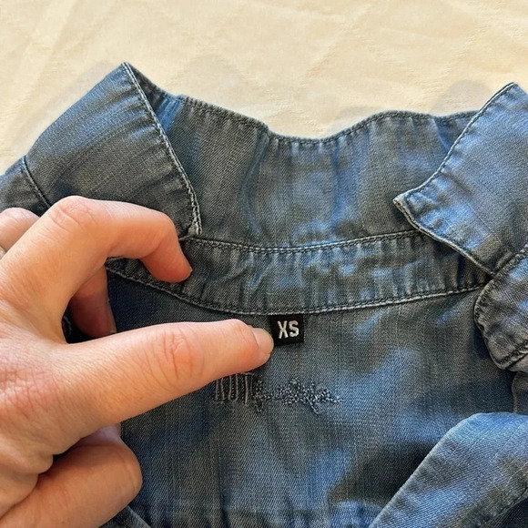 Kut From The Kloth Long Sleeve Blouse Women's shirt top Denim Chambray Button XS - Picture 3 of 4